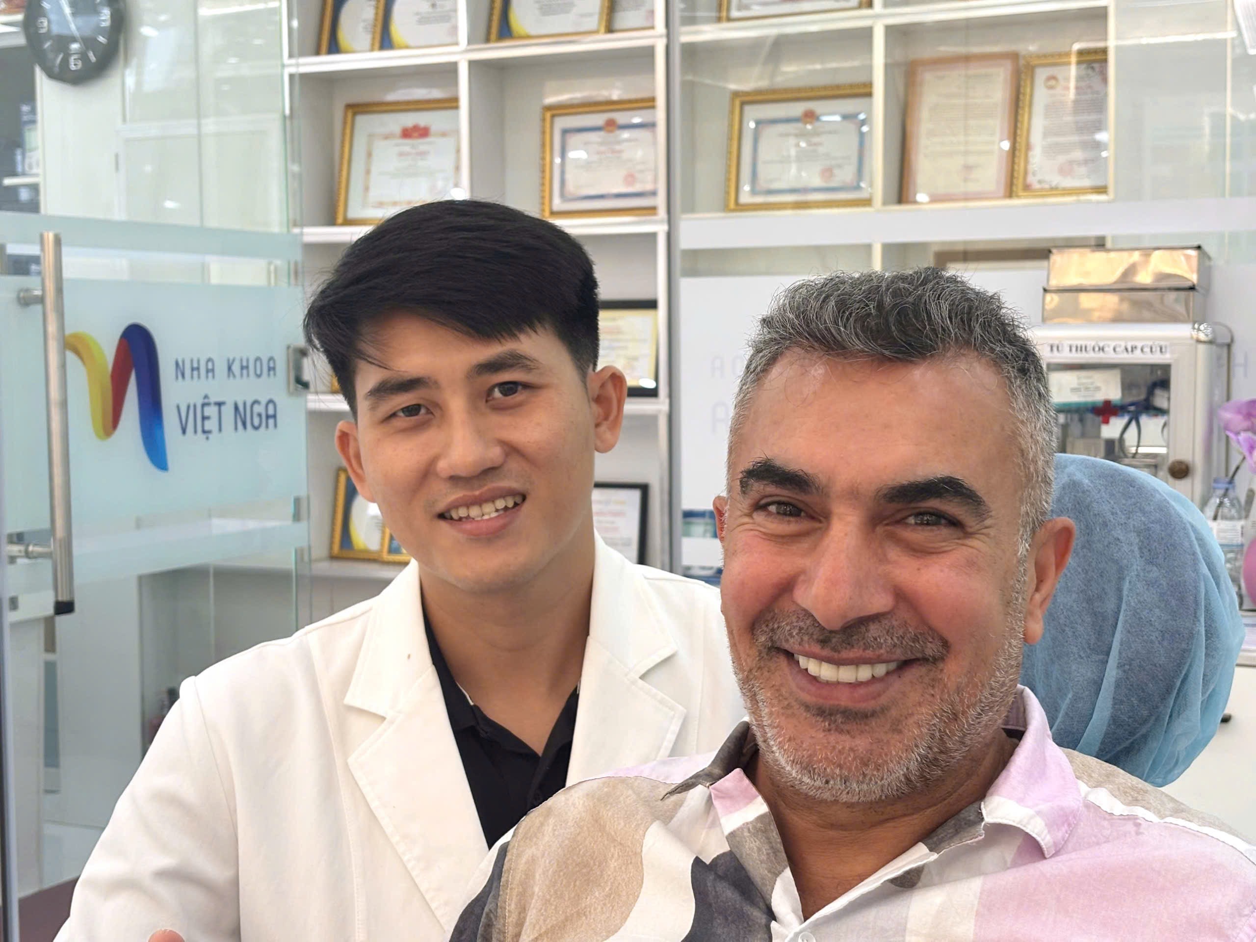 Dr Nguyen Thai Tai, a skilled dentist in Vietnam, consulting and examining an international patient