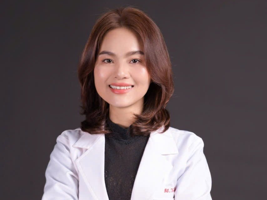 Dr. Hoang Pham Anh Thu, Specialist Level I Dentist, professional portrait - Da Nang, Vietnam